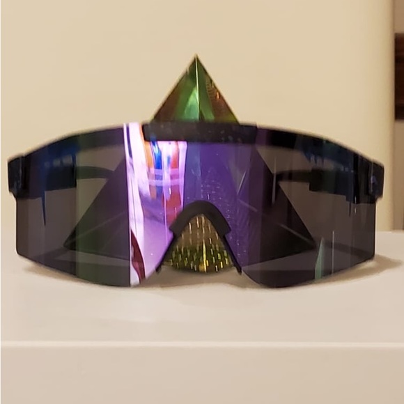 Lightweight Sports Sunglasses - Picture 2 of 3